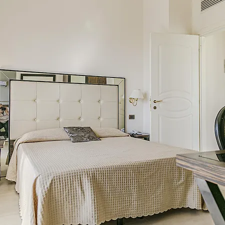 Metropolitan Ξενοδοχείο 3*